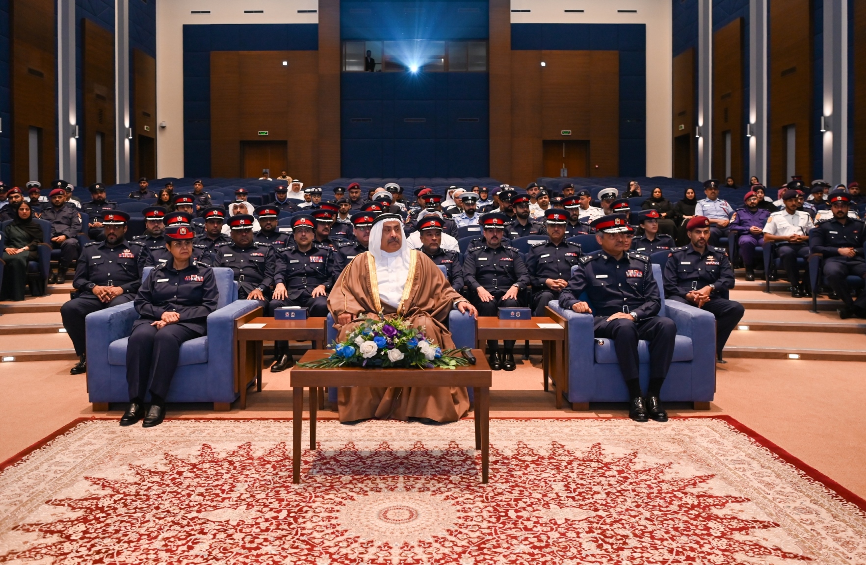 وكيل وزارة الداخلية يحضر حفل تخريج المشاركين في الدورات التدريبية بالأكاديمية الملكية للشرطة<